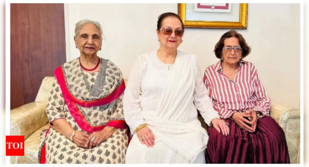 Guru Purnima 2024: Saira Banu shares pic with her mentors: see inside | Hindi Movie News