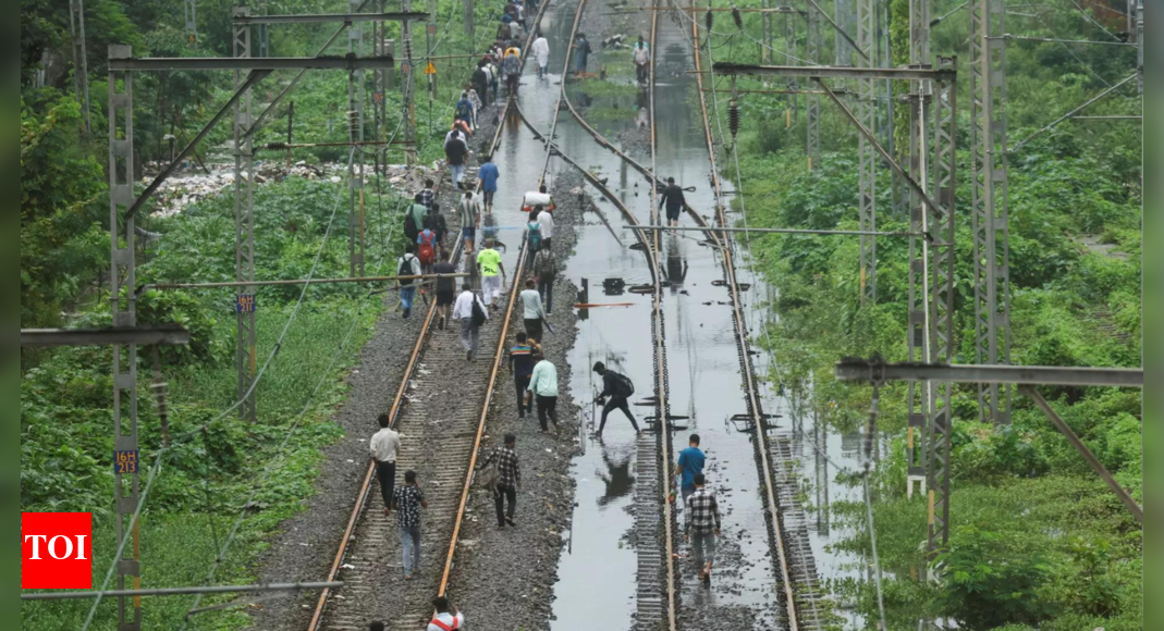 Railway services in Mumbai disrupted due to waterlogged tracks | Mumbai ...