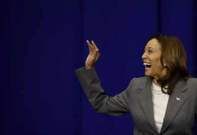 How tall is Kamala Harris?