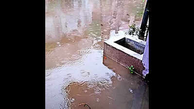 No water in many flat schemes as overflowing sewage lines contaminate underground tanks