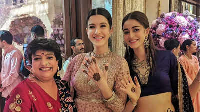 Ananya Panday and Shanaya Kapoor flaunt minimalistic mehendi in UNSEEN picture from Anant Ambani and Radhika Merchant's wedding