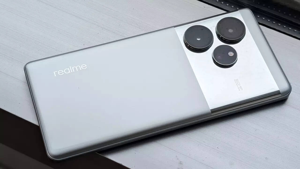 Realme GT 6 review: Flagship features at a mid-range price - The Times of India