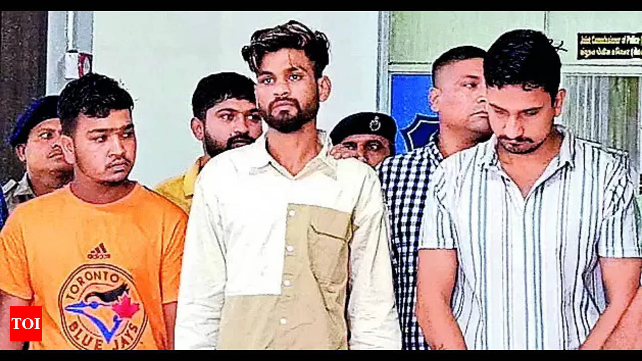 Drug Racket: Surat Police Bust Major Drug Racket, Arrest Three with MD  Worth 35L | Surat News - Times of India