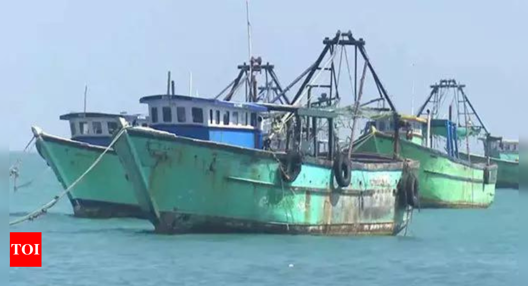 Illegal Fishing: Sri Lanka navy arrests 9 Indian fishermen for alleged ...