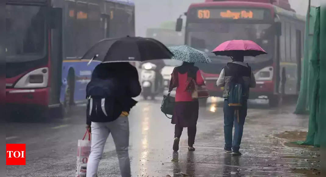 Heavy Rain Lashes Delhi-NCR; IMD Predicts More Showers Today, Tomorrow ...