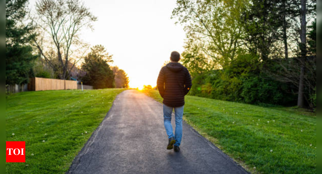 Calories Burning Tips: 5 tips to help burn more calories during a walk |