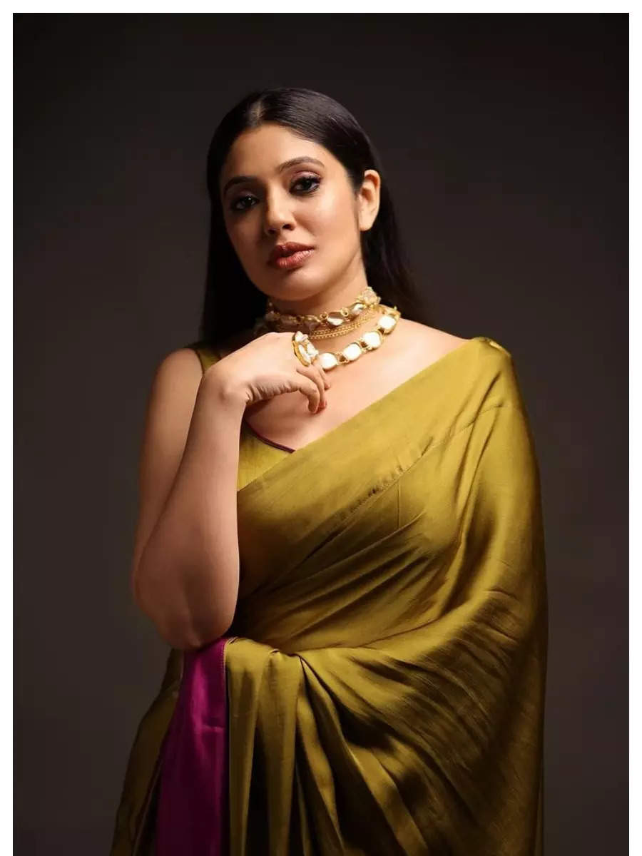 Veena Nandakumar’s guide to effortlessly stylish saree draping | Times ...