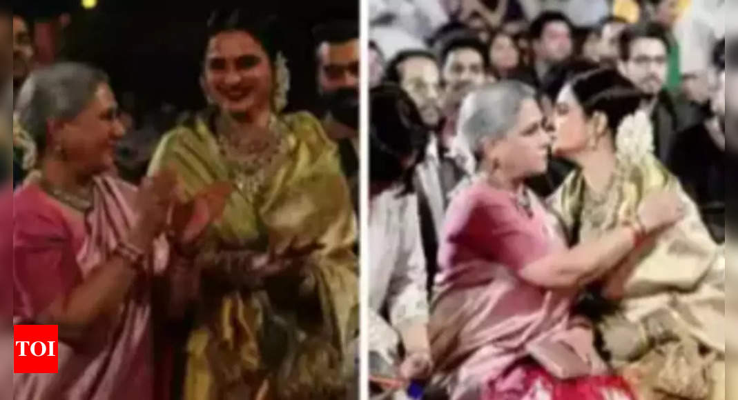 Rekha and Jaya Bachchan Embrace at Awards