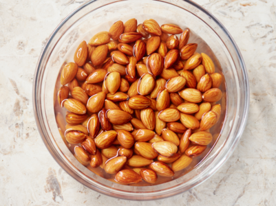 Benefits of eating 6 soaked almonds every morning