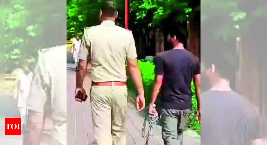 Haryana cops take man in chains for ‘tour’ of Taj Mahal, face action