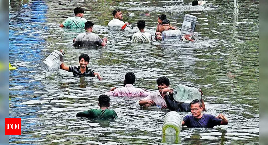 Flooding: Flooding continues in Surat city | Surat News - Times of India