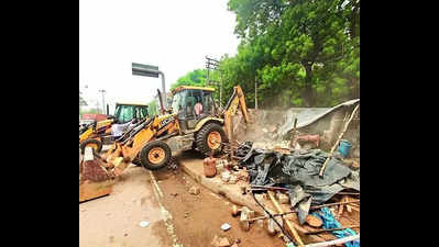 GMDA demolition drive clears illegal encroachments in Gurgaon's sector 4