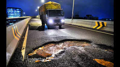 Contractor fined Rs 50 lakh for huge potholes on Mumbai's Santacruz-Chembur Link Road extension