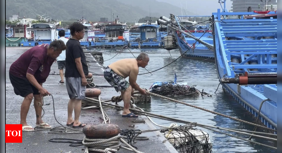 Nearly 300,000 displaced in eastern China as Typhoon Gaemi hits – Times of India