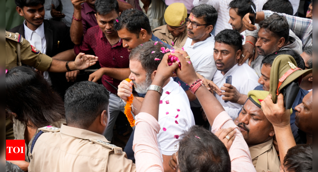 Rahul Gandhi Visits Cobbler After Court Appearance