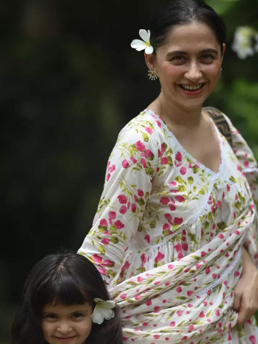 Sanjeeda and her daughter’s day out - Pics