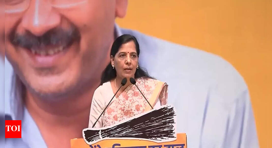 Aam Aadmi Party: Sunita Kejriwal to lead AAP election campaign for next ...