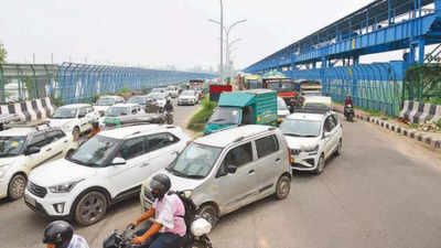 Kanwar yatra curbs: Two lanes shut in Kalindi Kunj, no cars on Delhi-Meerut Expressway from today; brace for traffic impact | Noida News – Times of India