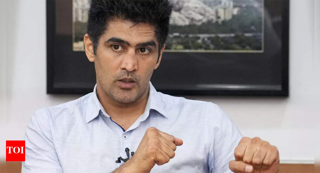 Vijender Singh backs athletes' right to personal coaches at global