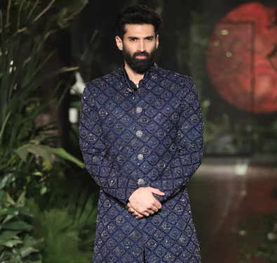 Aditya Roy Kapur dazzles as showstopper for Kunal Rawal as Arjun-Malaika cheer for him