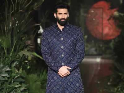 Aditya Roy Kapur dazzles as showstopper for Kunal Rawal as Arjun-Malaika cheer for him