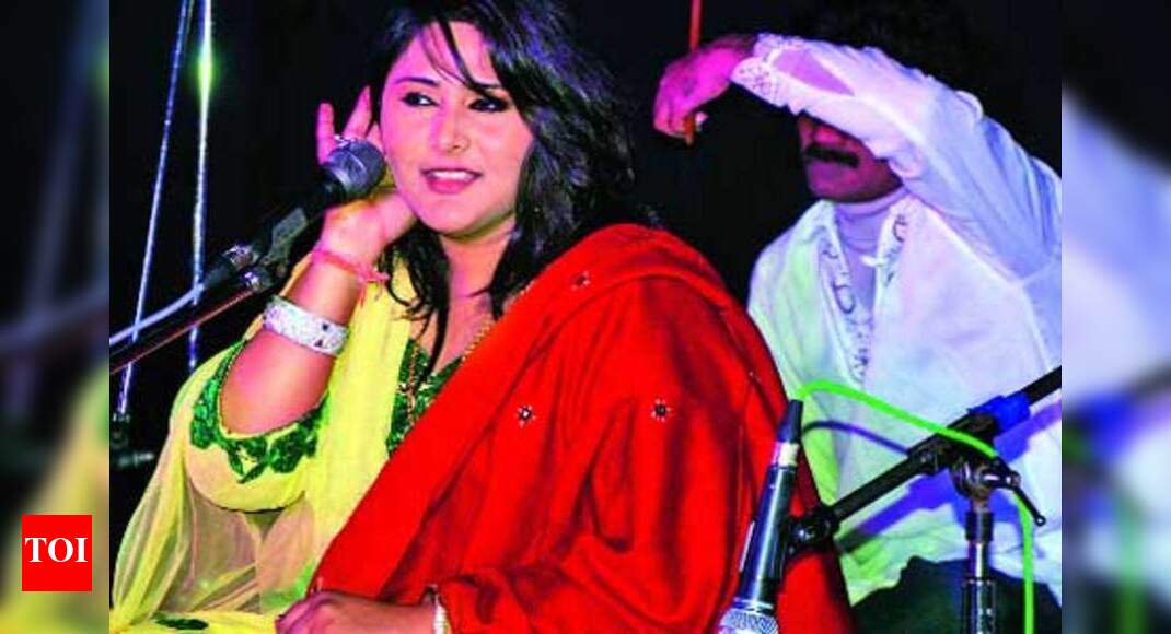 Runa Rizvi performs at Daastaan-e-Sufi in Jaipur | Hindi Movie News ...