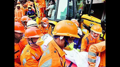 55 residents of Belapur building escaped before crash; victims were roommates