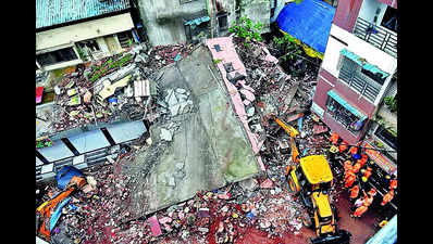 55 residents of Belapur building escaped before crash; victims were roommates