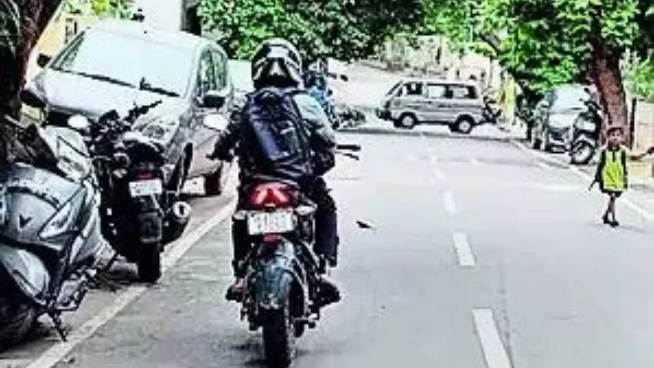 Hombre arrestado por humillación corporal y exhibicionismo frente a dos mujeres en una carretera en Bangalore |  Noticias de Bangalore