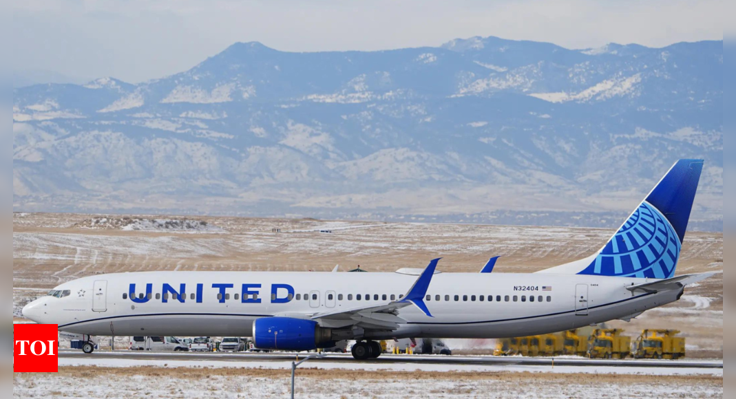 ‘Biohazard’ on United Airlines flight: Crew vomiting, passengers ask for masks, flight diverted – Times of India