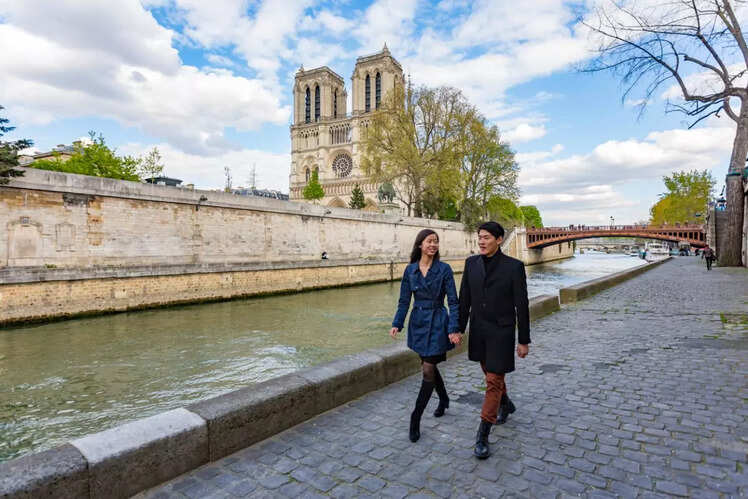 Go on a romantic date along the Seine River