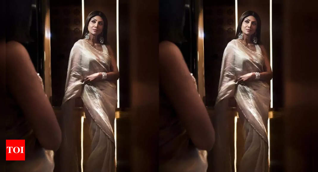 Shilpa Shetty Dazzles in Golden Saree