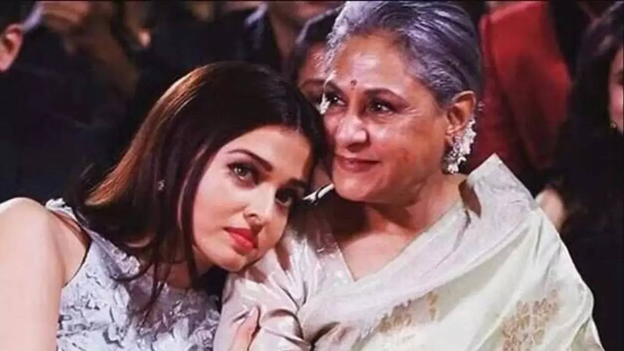 When Jaya Bachchan praised daughter-in-law Aishwarya Rai Bachchan; said,  "she is a strong lady and has a lot of dignity" | Hindi Movie News - Times  of India