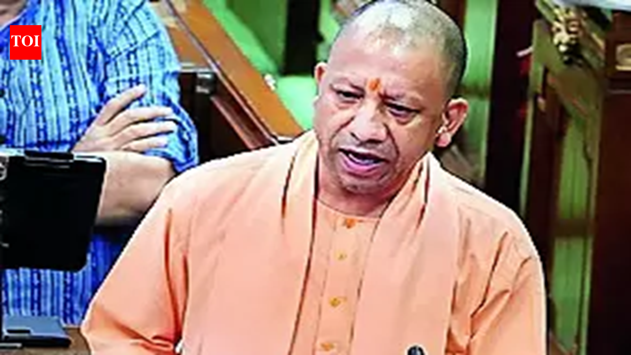 CM Yogi Adityanath Slams SP for Women Safety Threat | Lucknow News ...