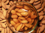 How many almonds a day are enough for an adult (and the right way to eat them)?