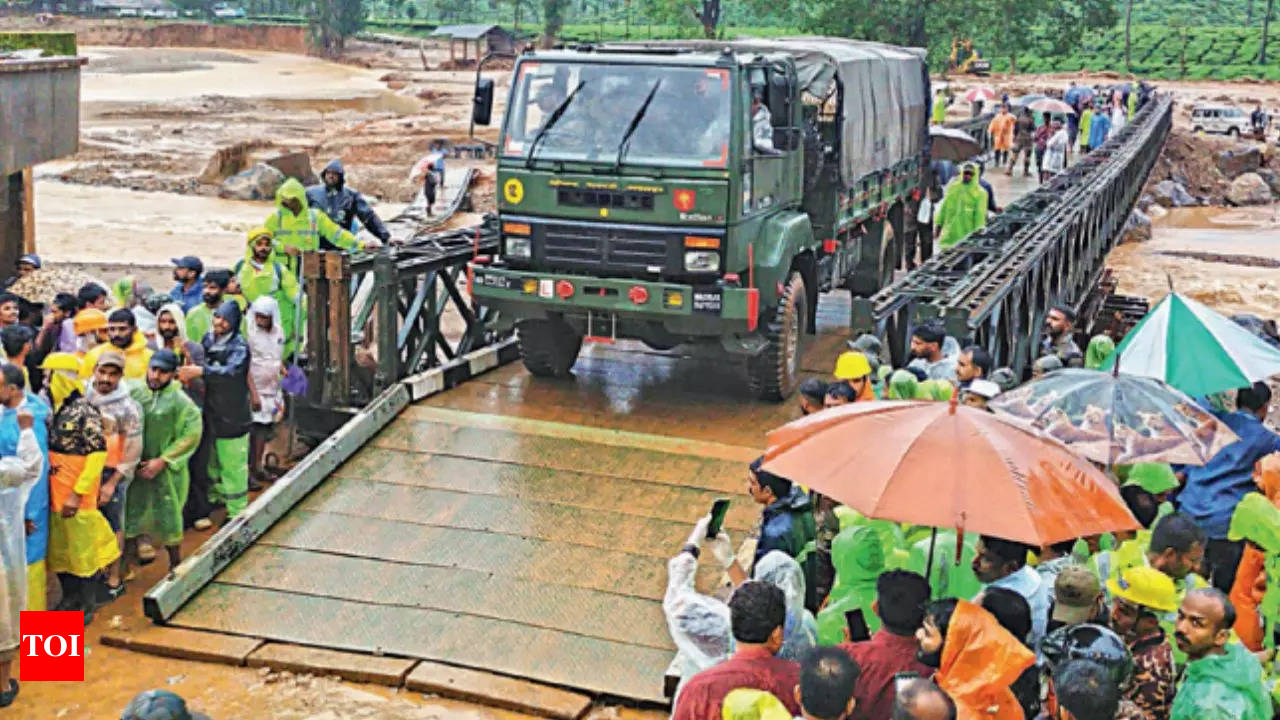 Kerala landslides: Army team builds 190-foot Bailey bridge in record time |  Kochi News - Times of India