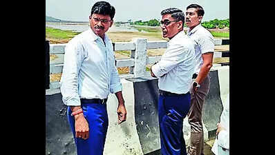 ‘Repair roads in bad condition’