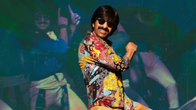 Ravi Teja's unique promotions for 'Mr Bachchan' surprises Hyderabad metro passengers