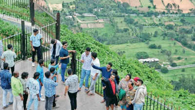 Bengaluru’s travel bugs refuse to be rained in, find solace in Nandi Hills