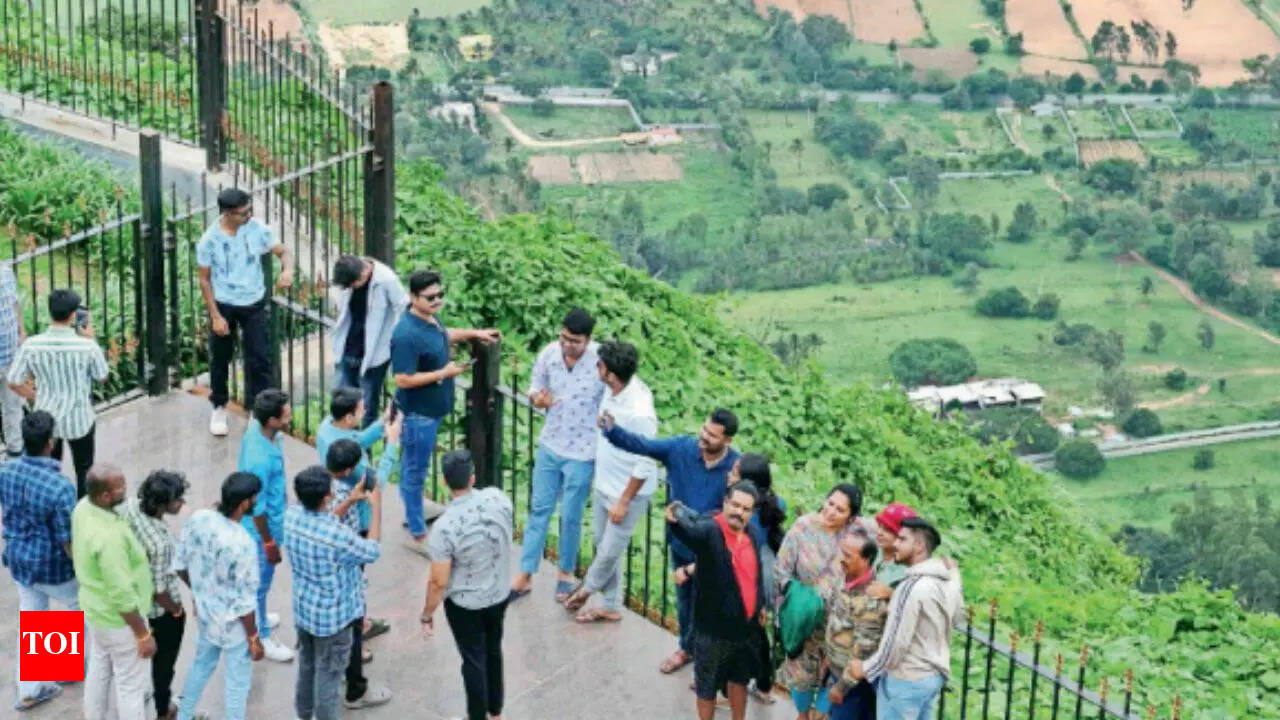 Nandi Hills: Bengaluru Travelers Escaping Rain Head to Nandi Hills |  Bengaluru News - Times of India