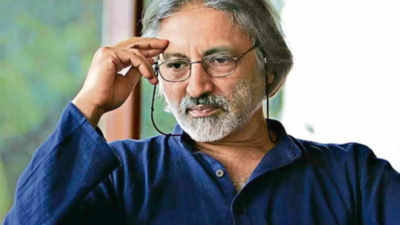 Anand Patwardhan donates IDSFFK award prize money to Wayanad landslide victims