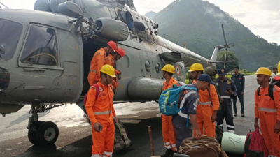 IAF helicopters join operation to rescue 1,500 stuck on Kedarnath route