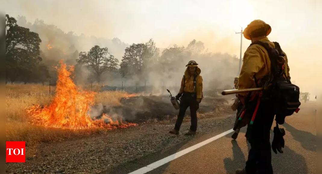 Heat, erratic winds and possible lightning could complicate the battle against California wildfire – Times of India