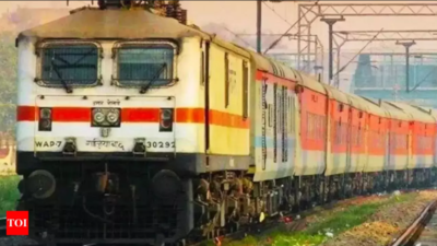 Central Railway's doctor-on-call teams provided medical aid to 2019 passengers in 2 months