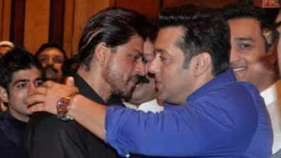 Throwback to Friendship Day 2013: When Shah Rukh Khan and Salman Khan reunited at an Iftaar party after 5-year feud