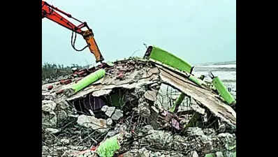 16-yr-old govt guesthouse, hit by erosion, demolished