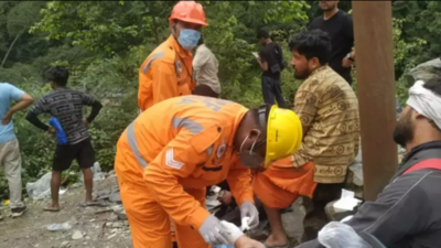 Multi-agency rescue mission continues at Kedarnath amid harsh weather, 400 still stranded