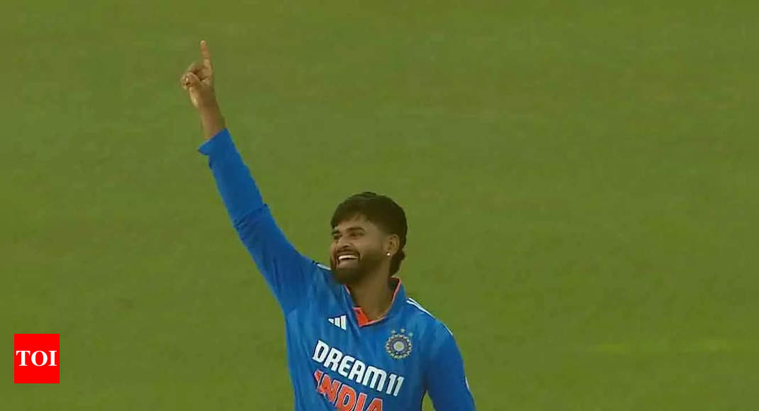 Watch: Shreyas Iyer's gun throw to run out Kamindu Mendis