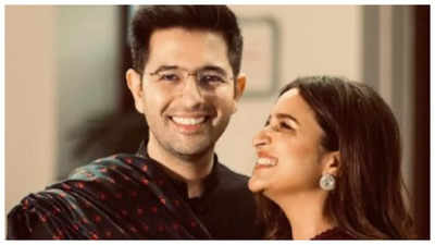 Parineeti Chopra gives a sneak peek into her 'Long Distance' relationship with hubby Raghav Chadha; Says, 'Only way to see him'