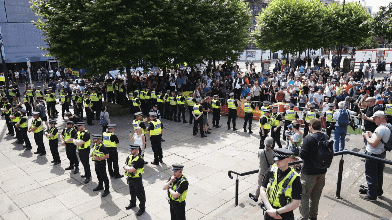 Standing army of UK police on standby as far-right riots loom; countries  issue travel advisories: Top developments - Times of India